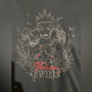Disney couture, Snow White, black T-shirt, short sleeve. junior size extra large